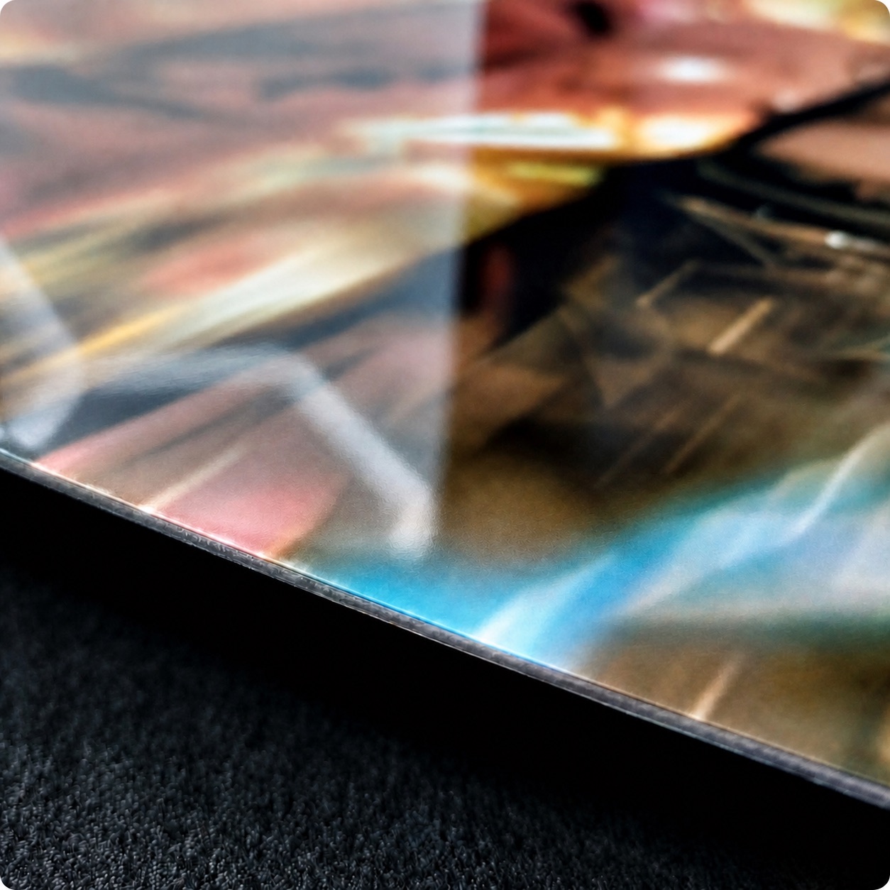Close-up of a Metalix print showing its 1.3 millimetre curved aluminum edge